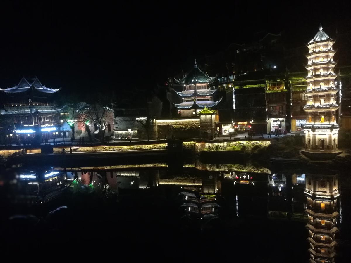 沱江缘民宿 Fenghuang Esterno foto