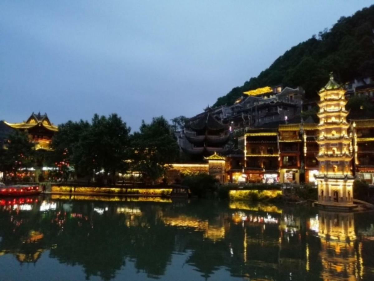 沱江缘民宿 Fenghuang Esterno foto