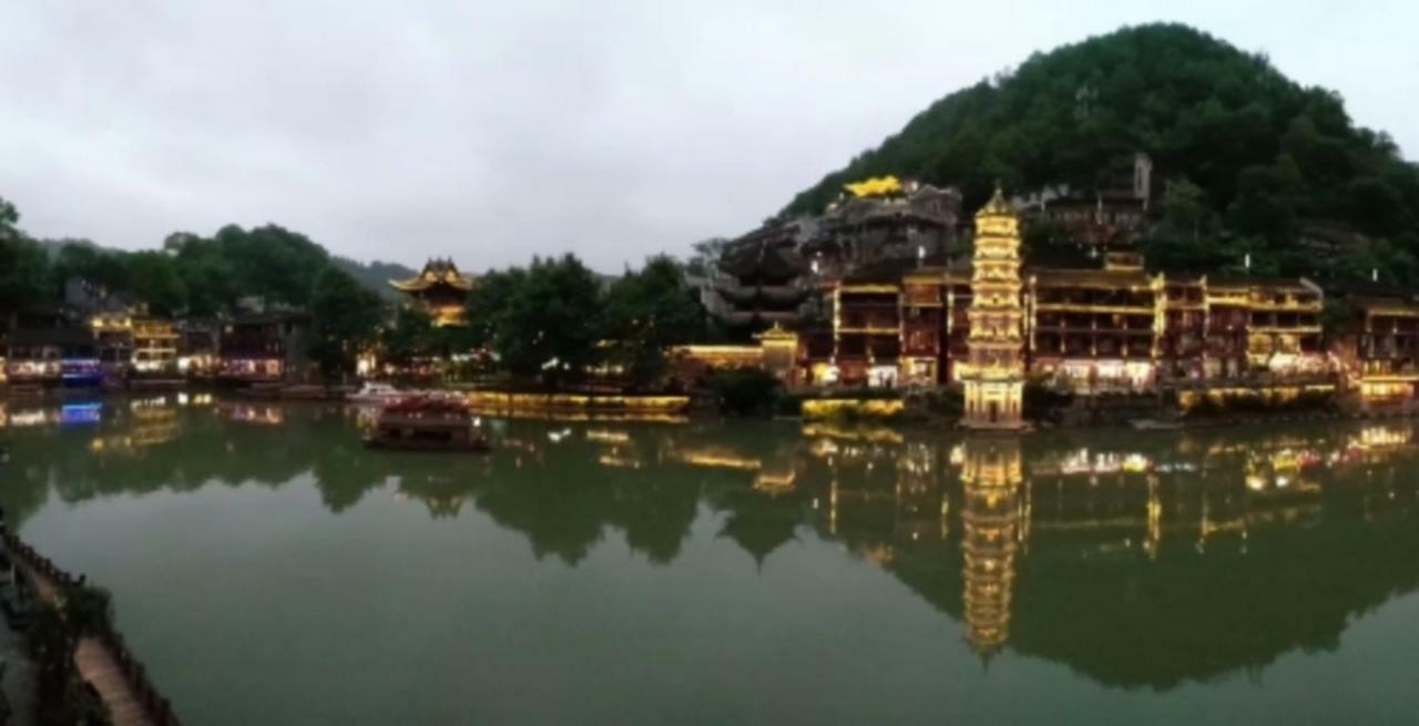 沱江缘民宿 Fenghuang Esterno foto