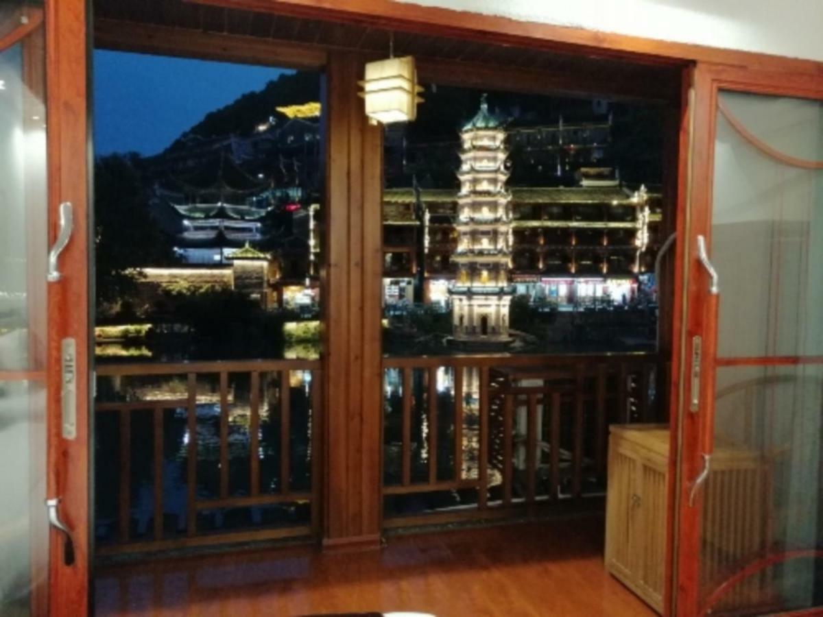沱江缘民宿 Fenghuang Esterno foto