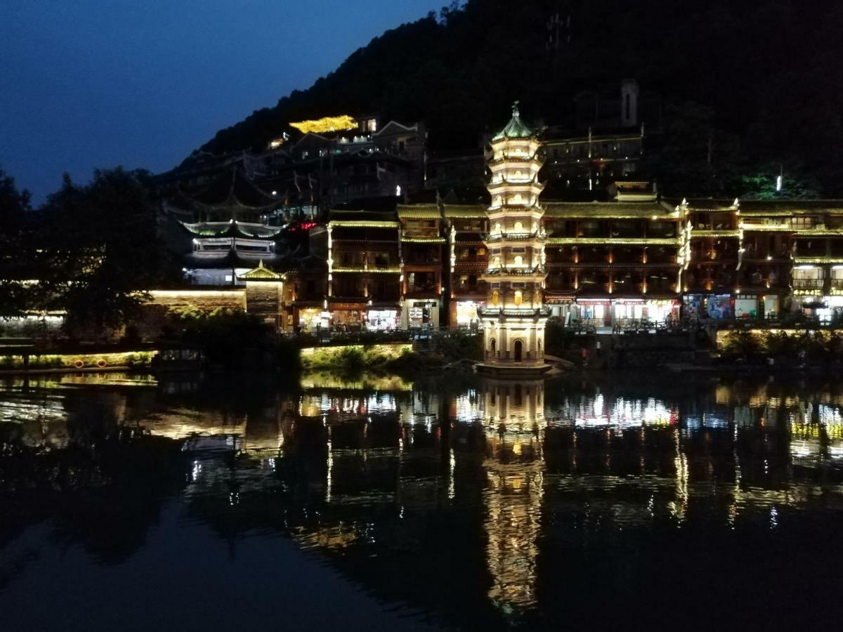 沱江缘民宿 Fenghuang Esterno foto