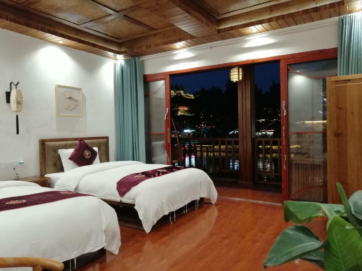 沱江缘民宿 Fenghuang Esterno foto